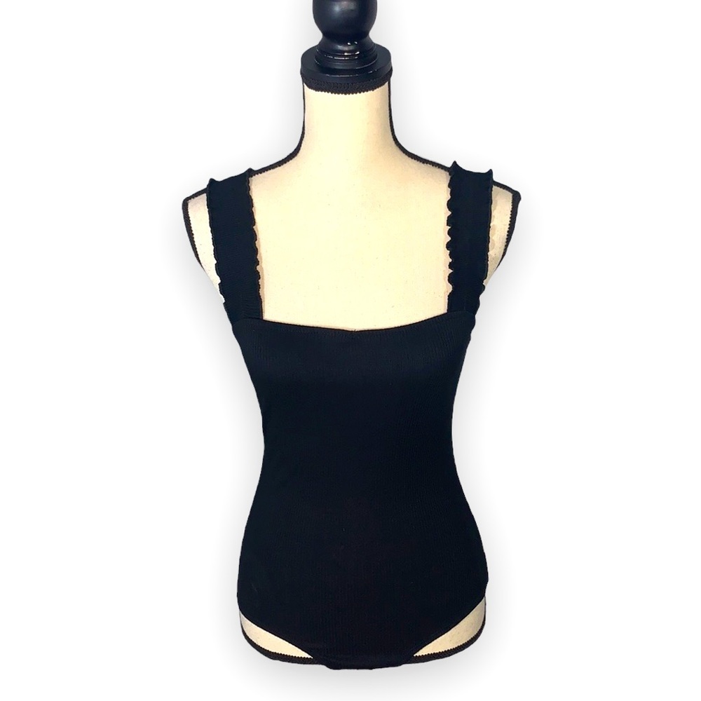 Mi Ami Black Ribbed Ruffle Strap Bodysuit Sleeveless Size Large Snap Closure